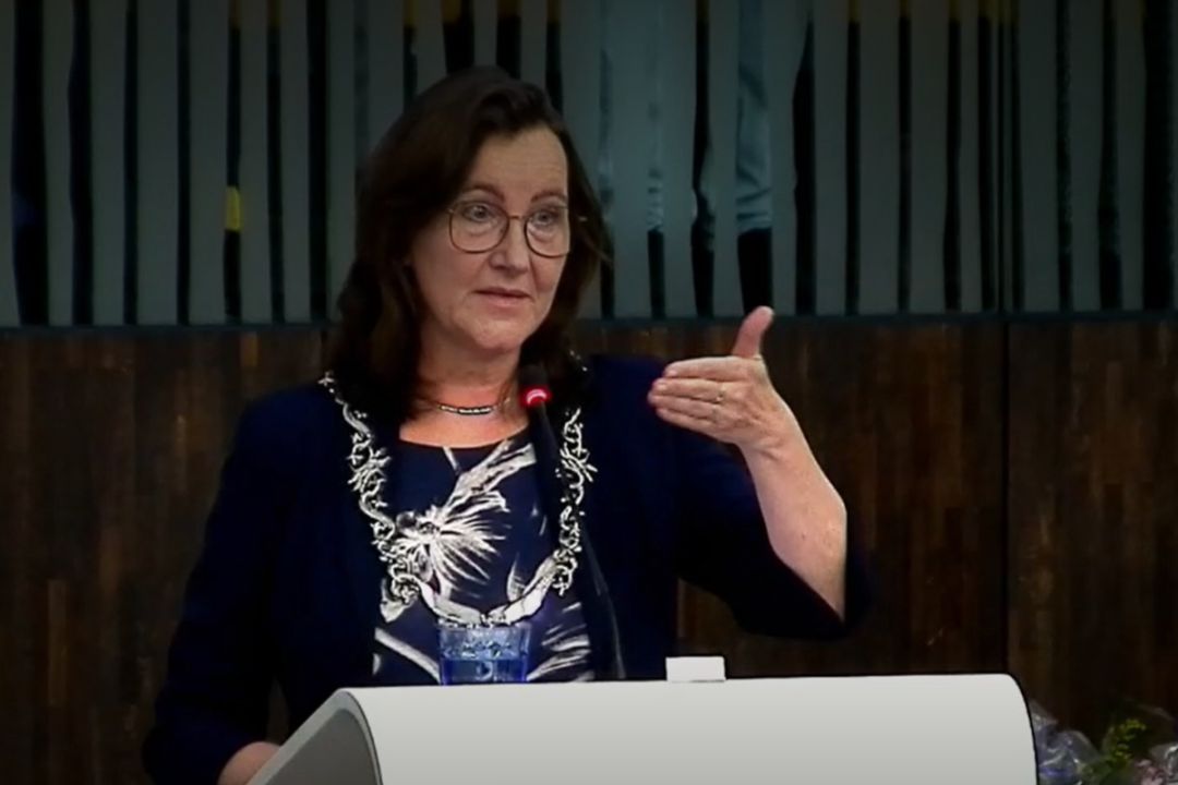 Nieuwe gemeenteraad geïnstalleerd, met dit keer meer vrouwen dan mannen