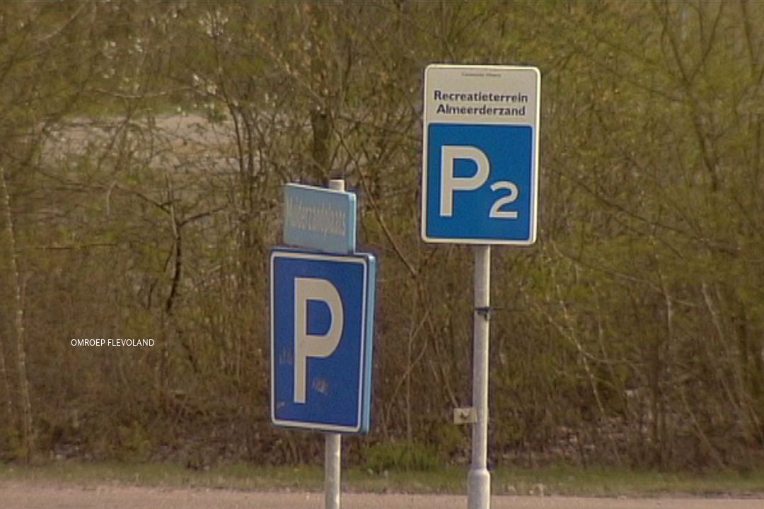 Taxichauffeur slaat verkeersregelaar (70+) uit Lelystad ziekenhuis in bij festival Almere