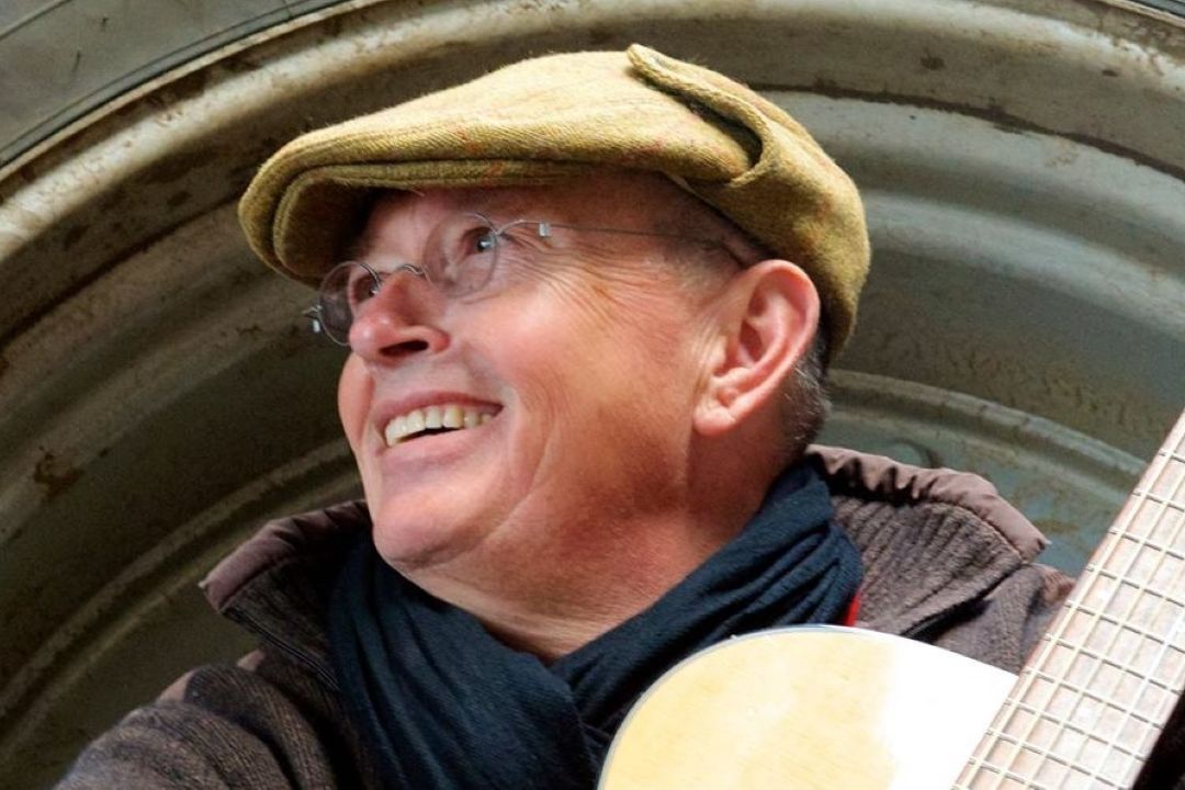 Gedicht van de week:  Tot de maan kon je hier kijken  (Ernst van der Sloot)