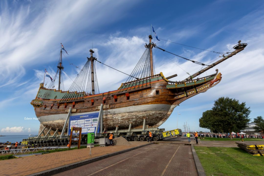 De Batavia is weer thuis, verhuizing over de dijk probleemloos verlopen