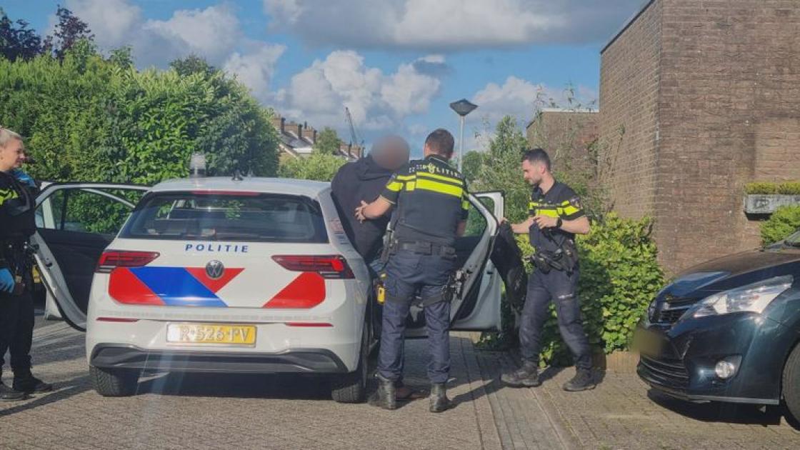 Man gearresteerd in woning Tjalk na mogelijk dreigen met vuurwapen