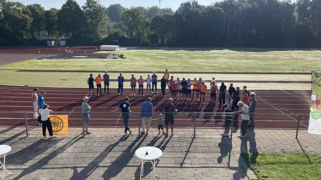 Voor deze eerste keer koffie en gebak voor sportende Oldstars