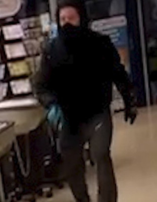 Politie deelt beeld van dader overval op supermarkt