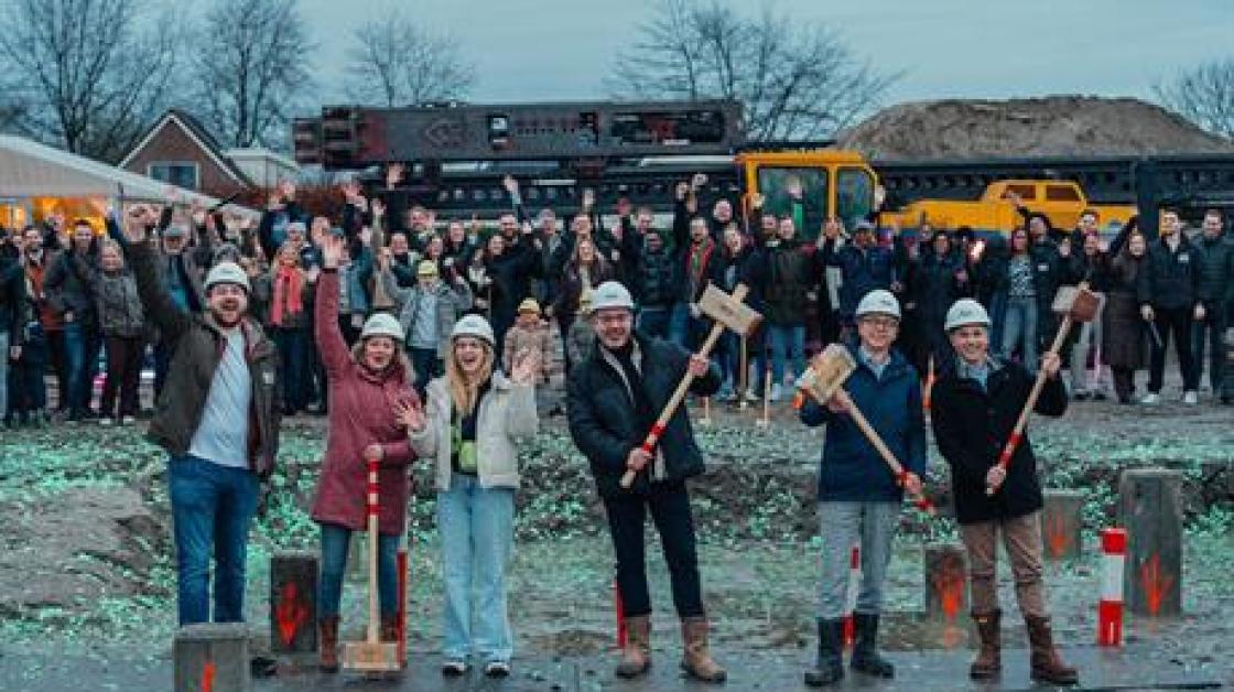 Genoeg gepraat, de bouw van de nieuwe huizen in Karveel 39 is begonnen