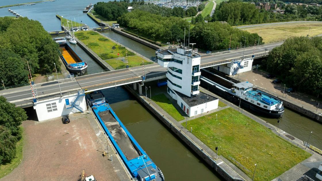 Spoedreparatie brug in Markerwaarddijk niet het einde: 'vervanging in voorbereiding'