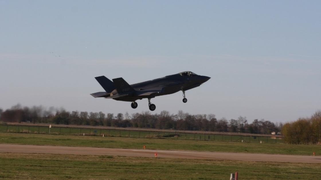 Meningen verdeeld in Tweede Kamer over Lelystad Airport en kazerne Zeewolde