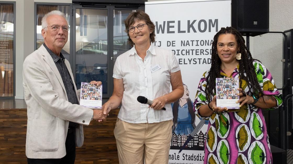 Stadsdichters uit Nederlands taalgebied voor twintigste keer bijeen in Lelystad
