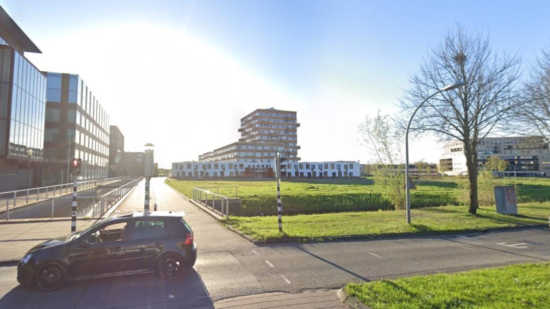 Aanleg tijdelijke fietsenstalling rechtsachter het station start maandag