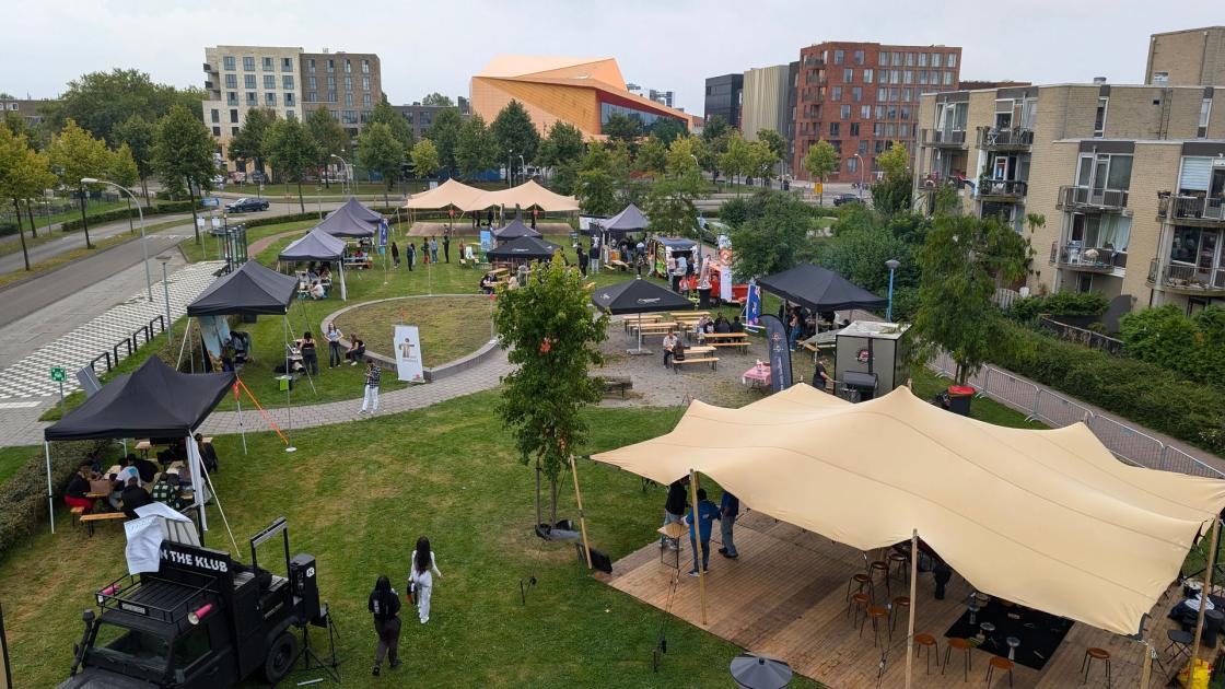 Kracht van taal staat centraal op festivalterrein bij Kubus