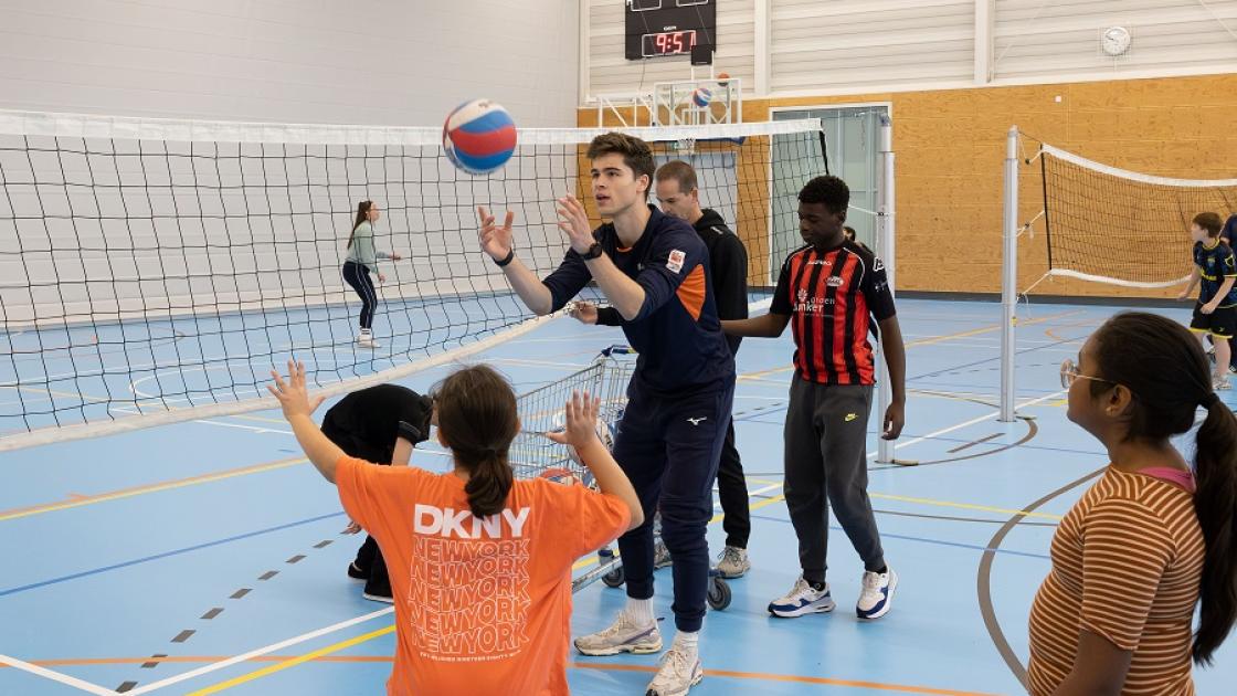 Vele honderden kinderen actief in traditionele en nieuwe sporten