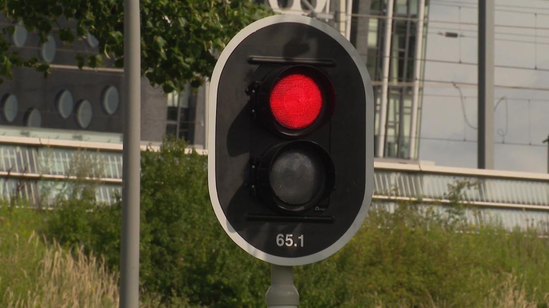 Doseerlicht bij rotonde Visarenddreef gaat voorlopig drie weken uit
