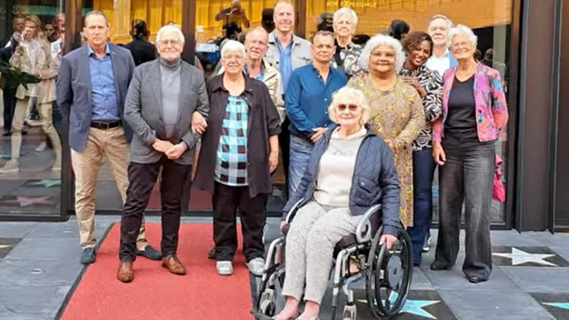 Nieuwe sterren op ‘Walk of Fame’ bij entree voor de bioscoop (met video)