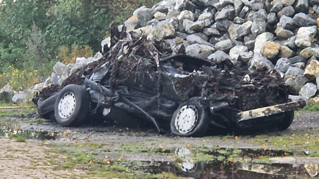 Verwrongen auto aangetroffen op bodem van Trintelhaven, kan er lang hebben gelegen