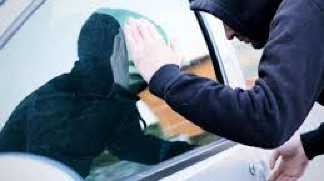 Politie signaleert autovoeler; wagen op slot doen dus als er mogelijke buit in ligt