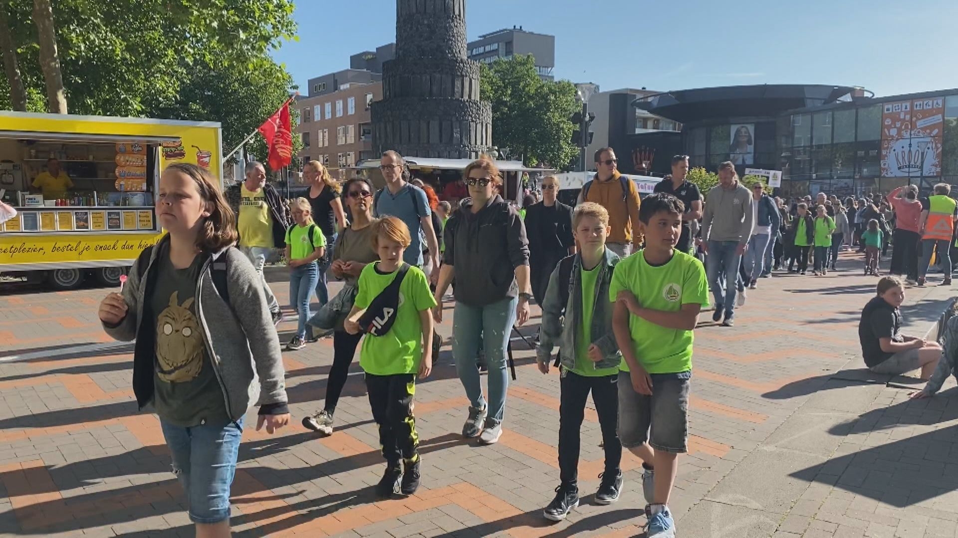 De Ombuigingen deel 16,: intocht Avondvierdaagse niet meer over de dreven