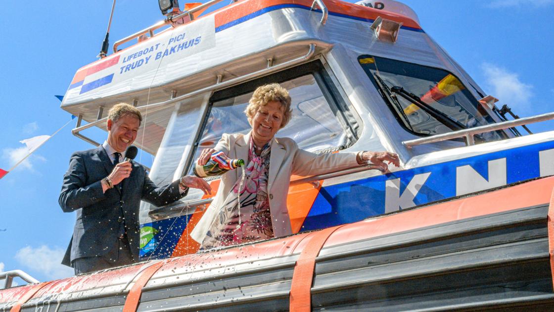 De champagne vloeide, de redders van Lelystad zijn uitgerust voor het grote werk