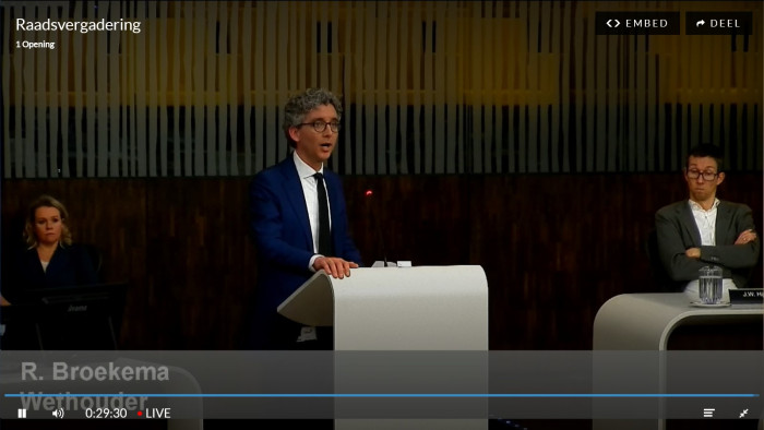 Advies: door met vier wethouders, Broekema niet vervangen