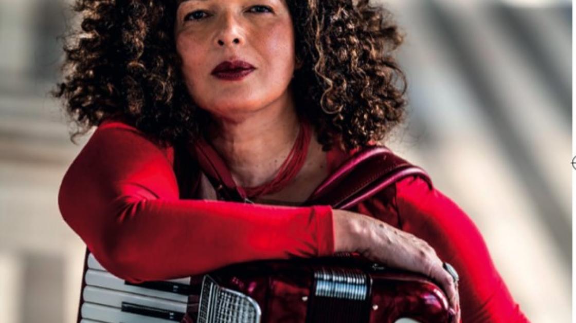 Gedicht van de week: 'Blijf maar hier' (Caroline in ’t Veld)