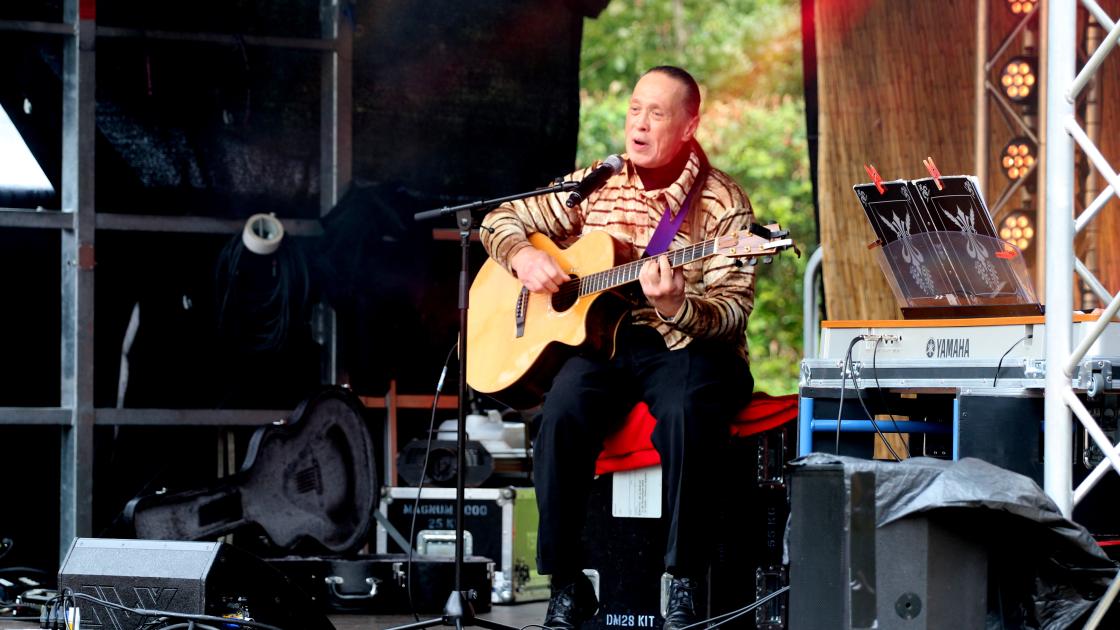 Gedicht van de week: Peace Bird (Ron Lindeman)