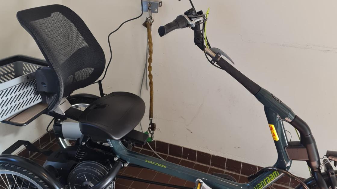 Gehandicapte bewoonster Grietenij raakt keer op keer haar speciale fiets kwijt 