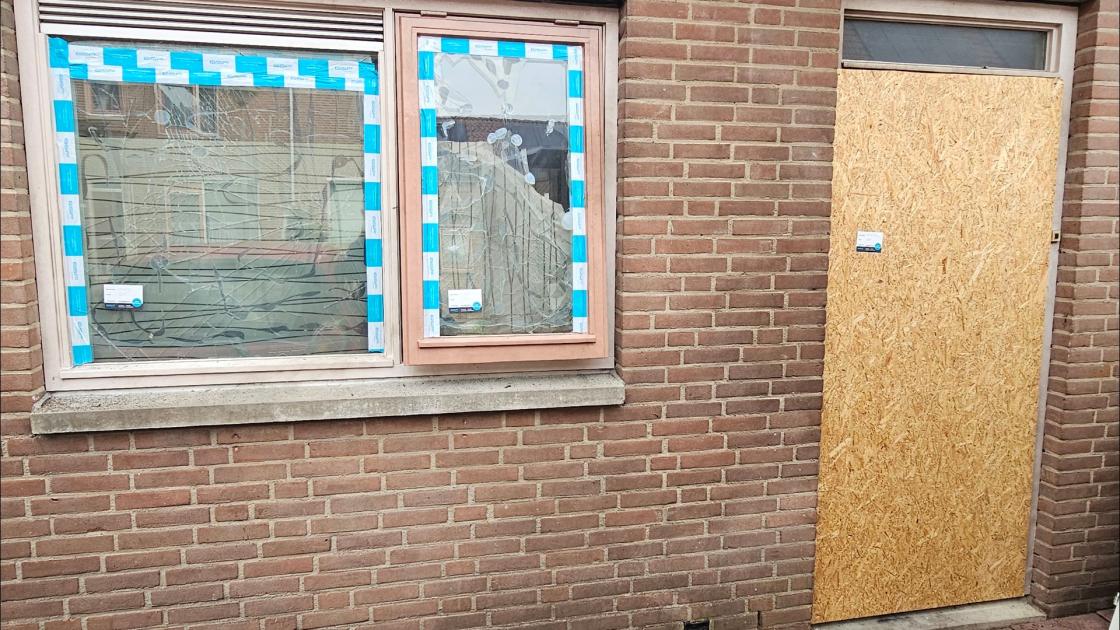 Weer explosie Waterwijk: woonhuis Gooimeerstraat zwaar beschadigd 