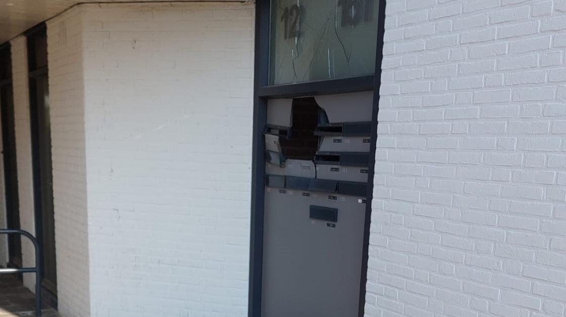 Man blaast brievenbussen op van flatgebouw aan Binnendijk