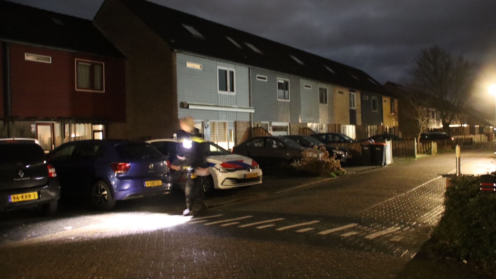 Explosie bij voordeur woning Hollands Diepstraat