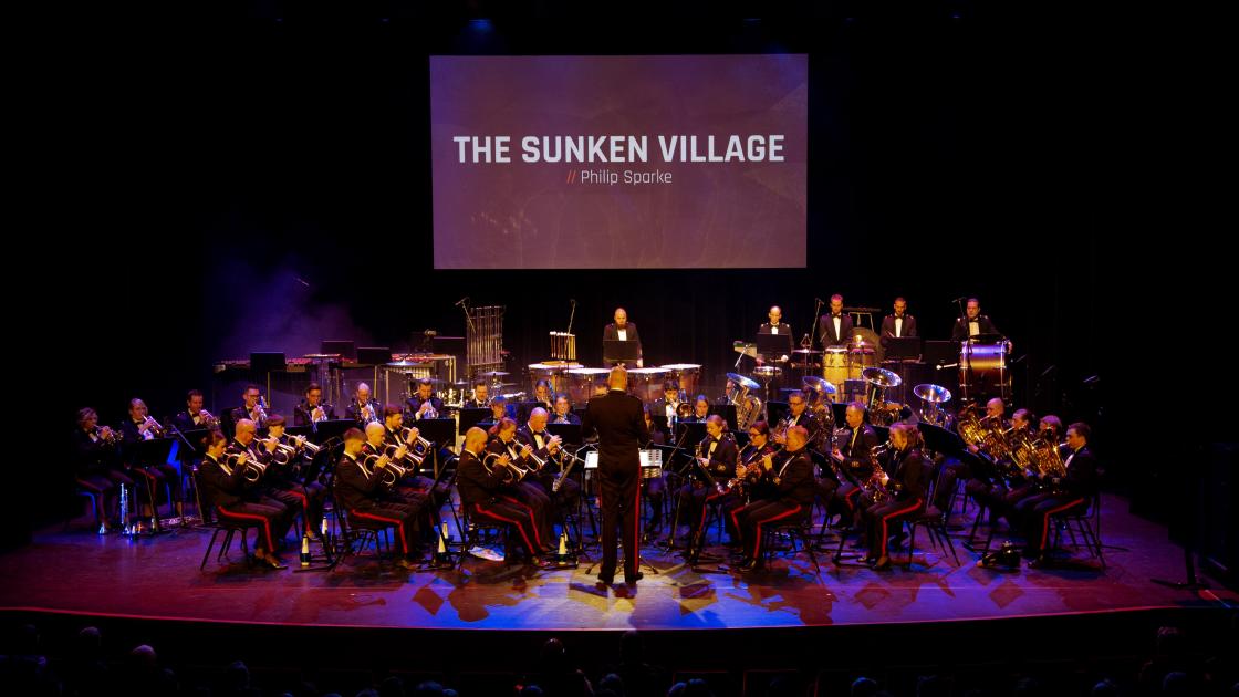 Fanfare Nationale Reserve: op werkdagen burger, in het weekend muziek in uniform