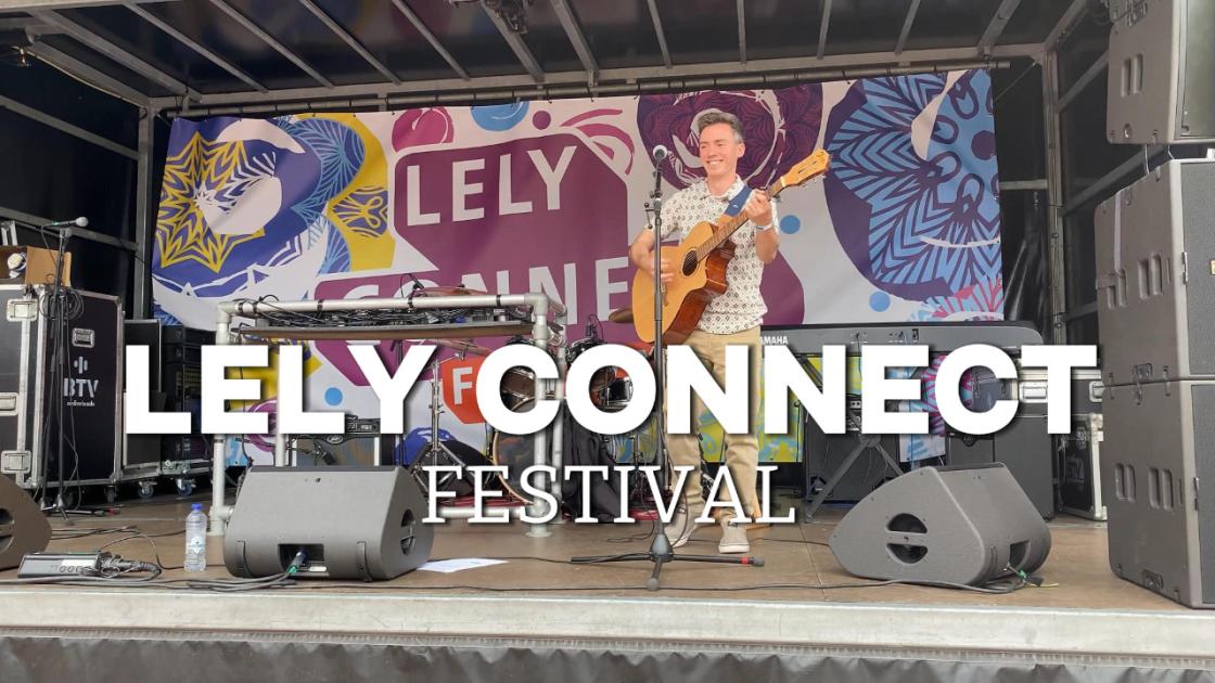 Feest op het Stadhuisplein vanwege vijf jaar samen strijden tegen eenzaamheid