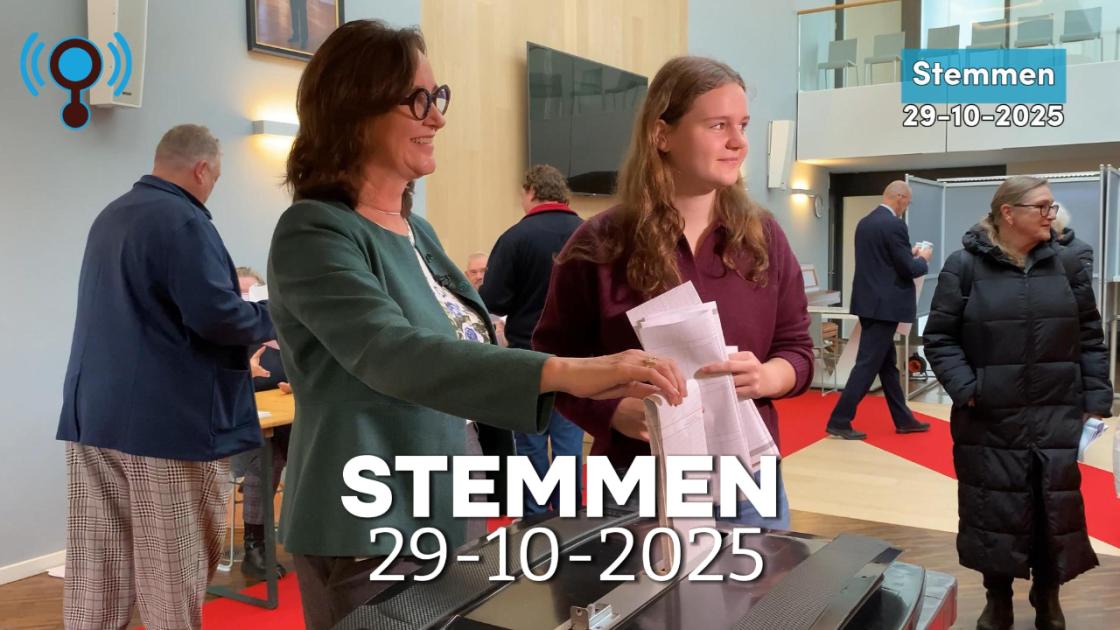 In de rij met de burgemeester om dat grote vel papier in de bus te mogen doen