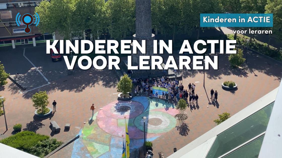 Kinderen, juffen en een wethouder aan het stoepkrijten (hij kon het nog); maar waarom?