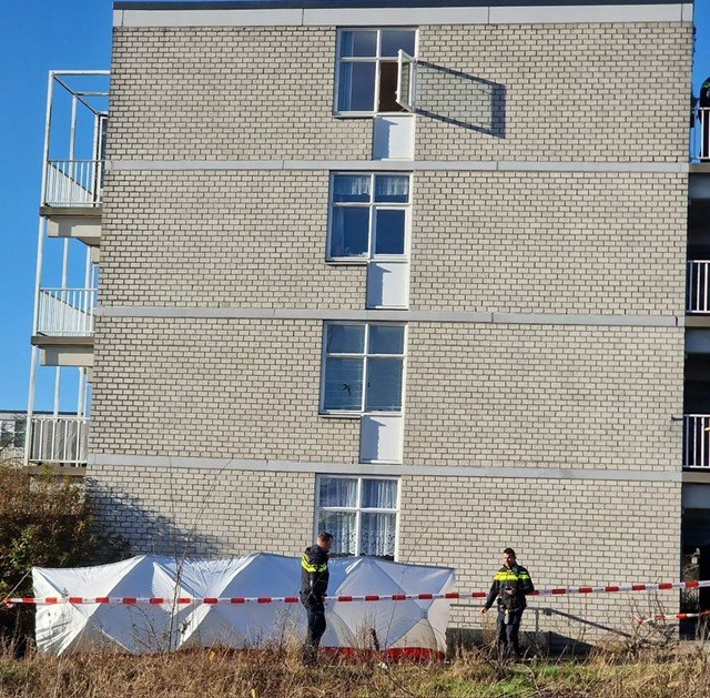 Dodelijke val uit raam vier hoog van flat in Grietenij
