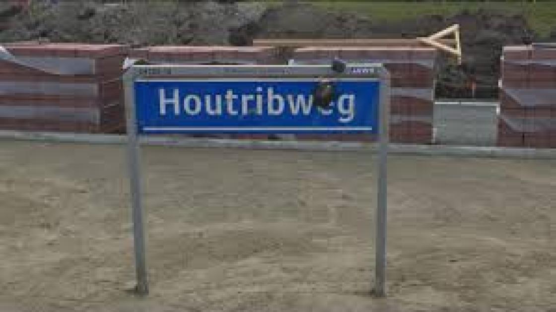 Houtribweg wordt aangepast, minder rotondes, meer verkeerslichten