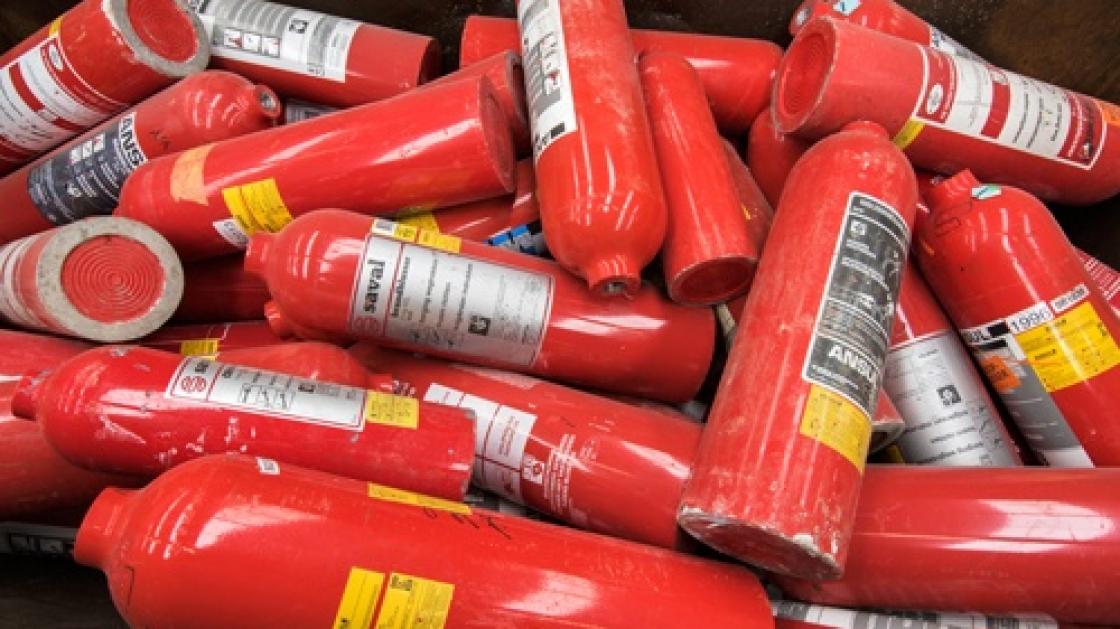 Brandblussers op de site van ELS.