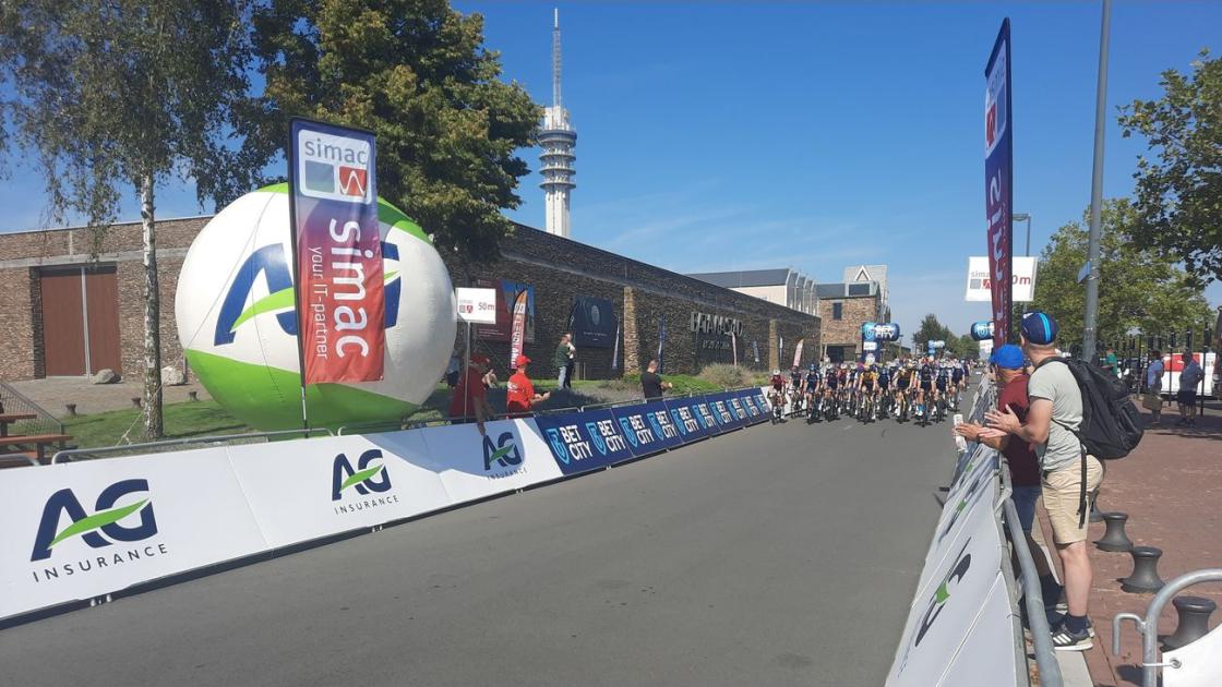De wielrenvrouwen van Simac Ladies Tour rijden dit jaar om de stad heen