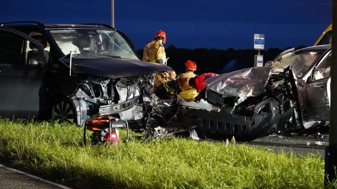 Automobilist uit Lelystad komt om door frontale botsing met lijkwagen in Brabant