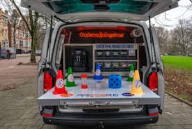 In de ondermijningsbus leer je hoe een drugslab ruikt