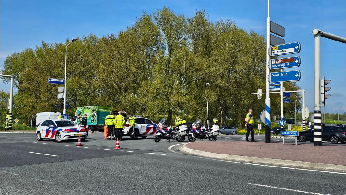 Achtervolging motorrijder eindigt in crash politie, motor ontkomt