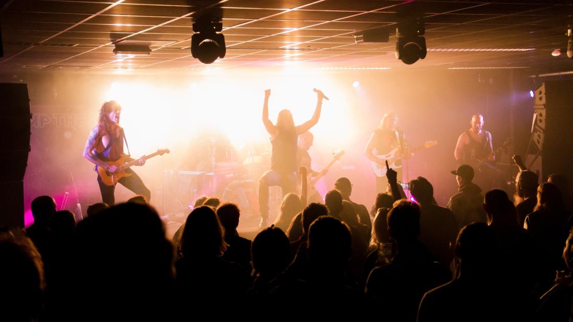 De ombuigingen, deel 3: een nieuw poppodium moet er toch maar komen