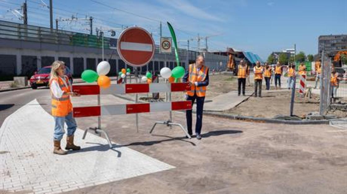 Verleggen Middenweg is klaar, fietser en voetganger krijgen meer ruimte