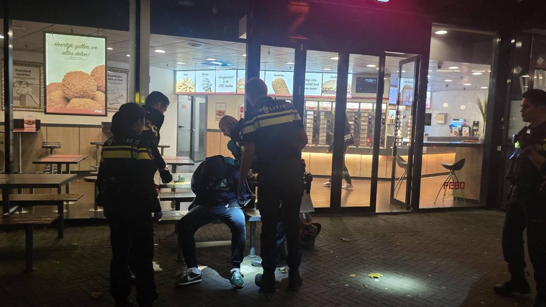 Gewonde door steekpartij op station, politie grijpt verdachte  bij Kroonpassage