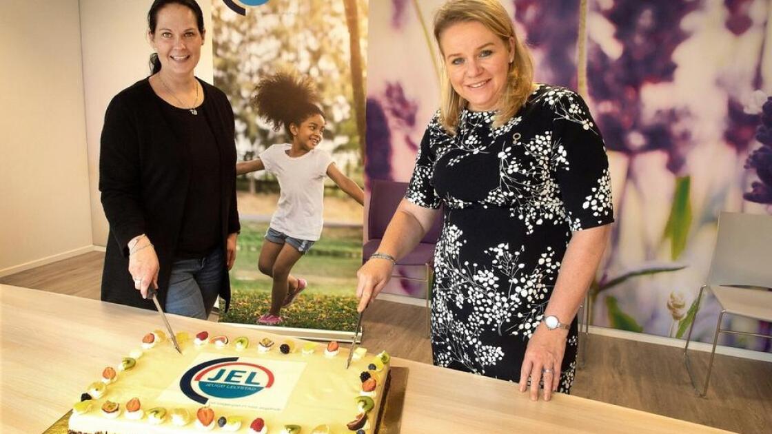 De tijd van taart en juichende woorden is voorbij op de burelen van Jeugd Lelystad