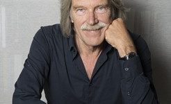 Gedicht van de week: Kleine ode aan de zon (Job Degenaar)