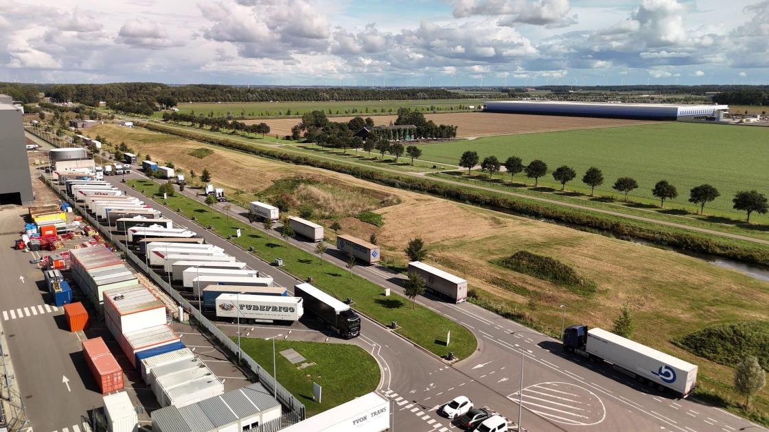 Inditex maakt parkeerterrein trucks met voorzieningen voor truckers