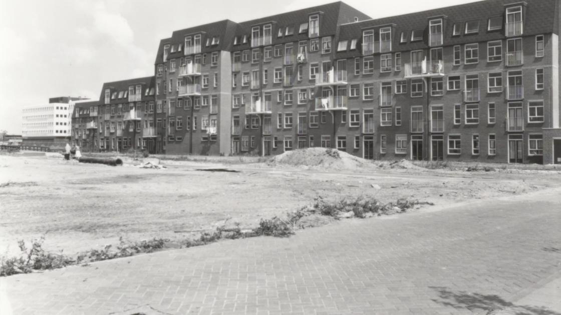 Van hokkende jongeren, geweld en verpaupering naar (mopperende) ouderen