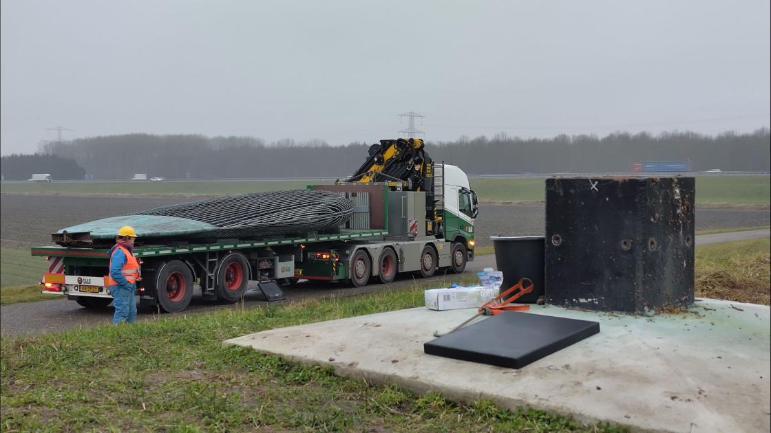 Op de plek van De Tong staat sinds vanmorgen alleen nog een lege sokkel