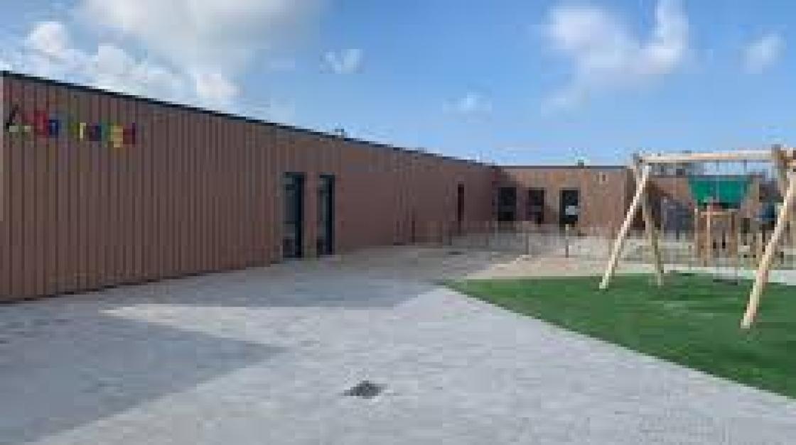 Kinderen scoren zebrapad voor hun school - en je kunt een  boete krijgen