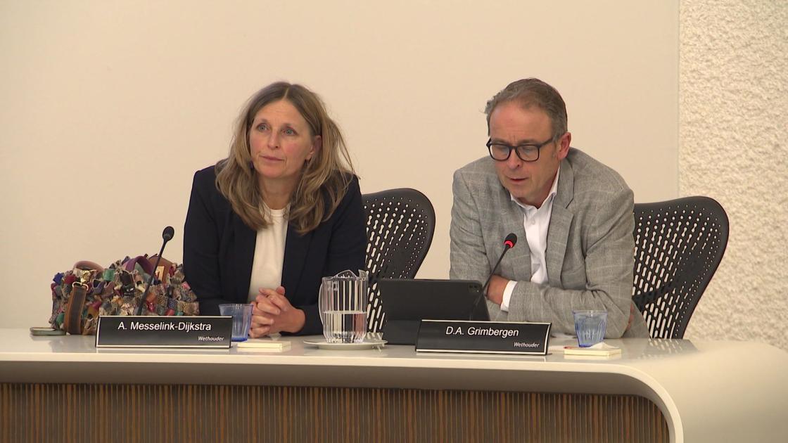 Afgetreden wethouders halen in ontslagbrief hard uit naar deel ambtenaren