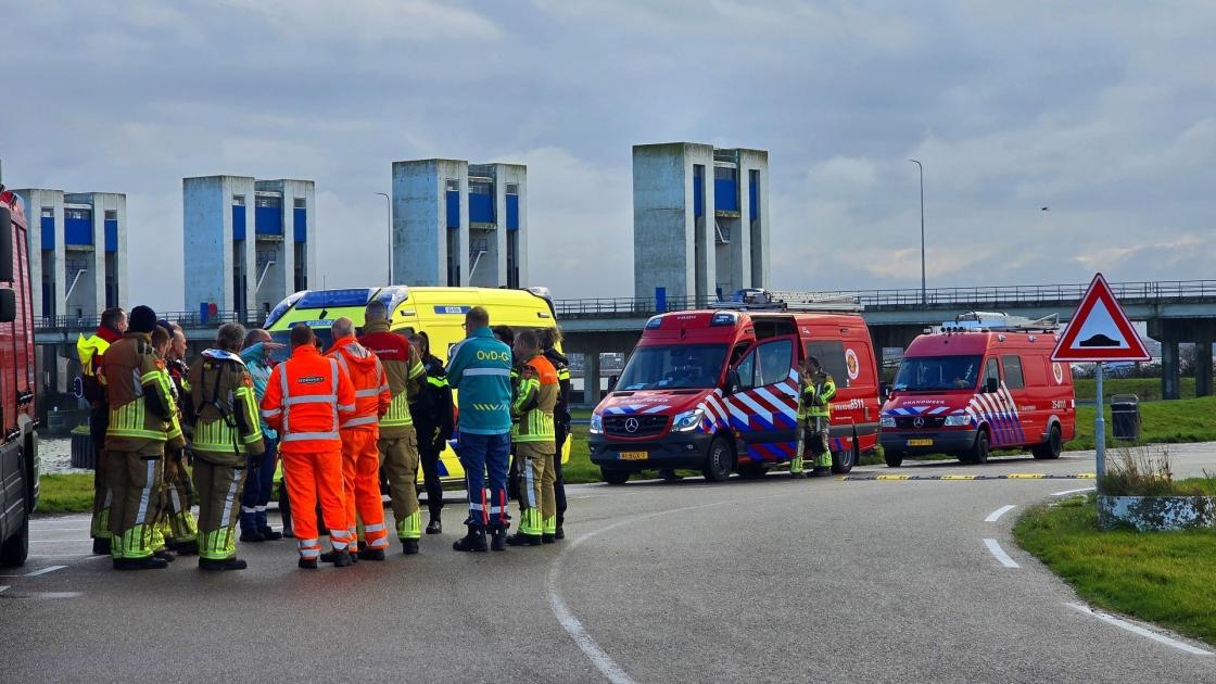 Massale zoektocht Markerwaarddijk na melding auto te water levert niets op